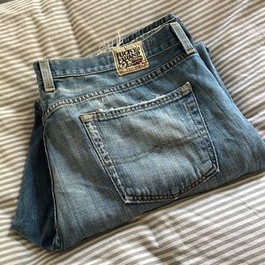 Perfectly worn Lucky brand jeans size 40x34 good condition light weight